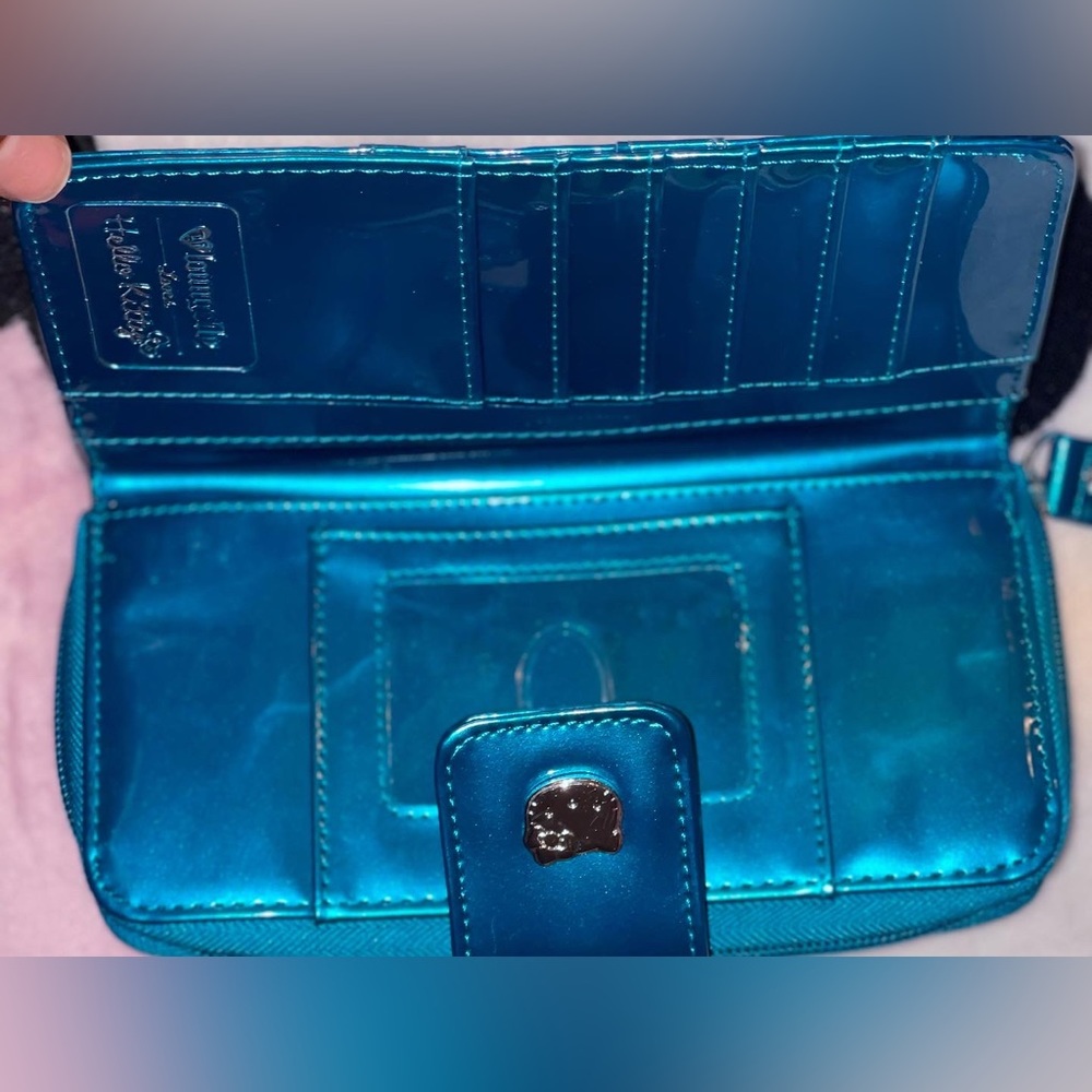 Hello Kitty Purse - Picture 4 of 6